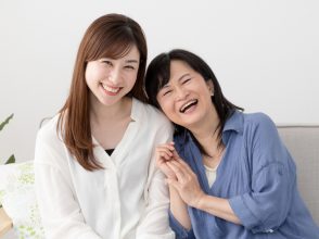 笑顔の母娘