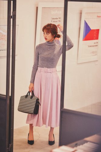 堀田茜, タートルネック コーディネート, ミモレ丈 ,ニット, 秋, スカート, ファッション, コーデ, 
