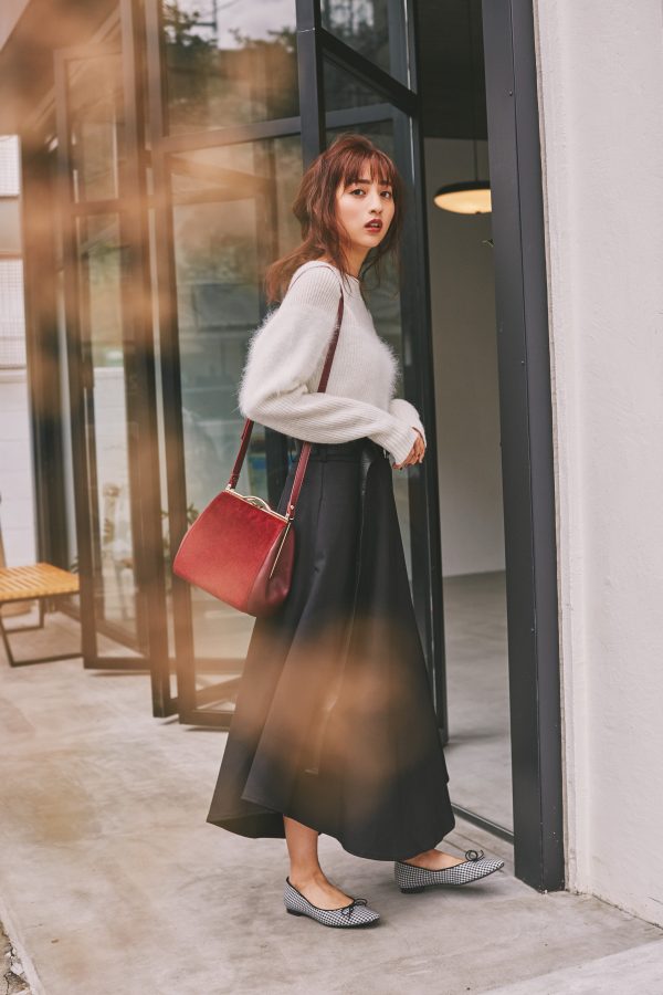 堀田茜,ロングスカート,セーター,気温10度〜12度のコーディネート