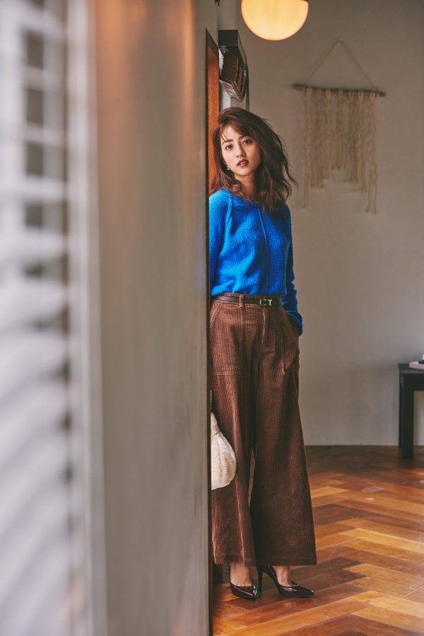 堀田茜,コーデュロイワイドパンツ,青
