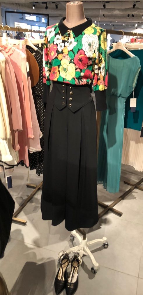 花柄トップス