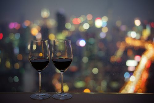 夜景のきれいなレストランで乾杯!