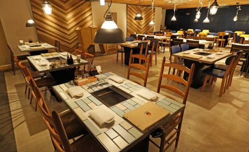 熟成和牛焼肉 エイジング・ビーフ TOKYO 新宿三丁目店の店内
