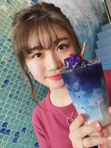 CanCam it girl谷山響とタイの真っ青ラテ