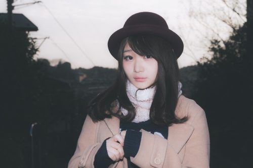 悩む女性