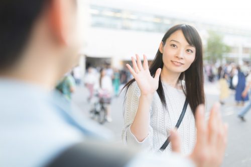 デートで待ち合わせカップル