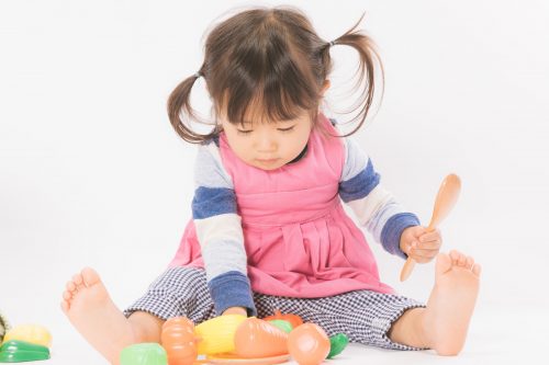 遊ぶ子供