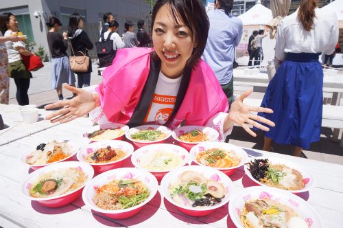 （プロデューサーの森本聡子さんと前半・一部のラーメンたち大集合♡全部おいしそうで選べない！）