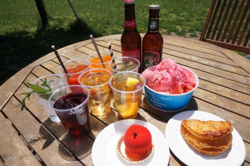 スイーツやお酒もいろいろそろっています