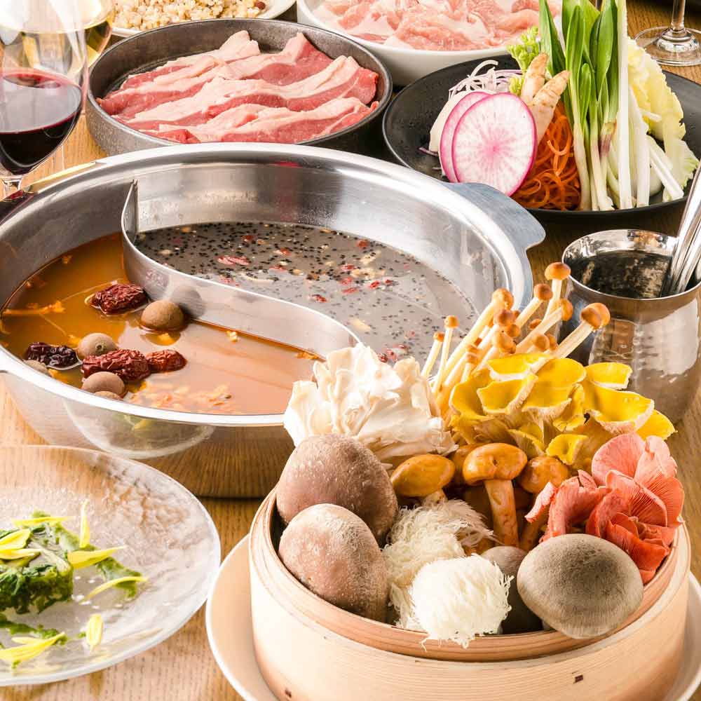 オーガニック野菜×バルkitchen kampo's、お鍋、きのこ、お肉