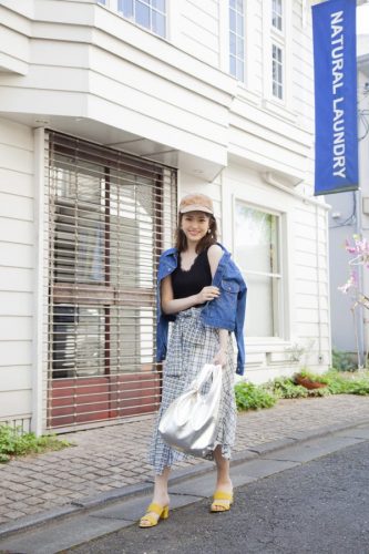 主役級スカートでこなれたカジュアルスタイルに