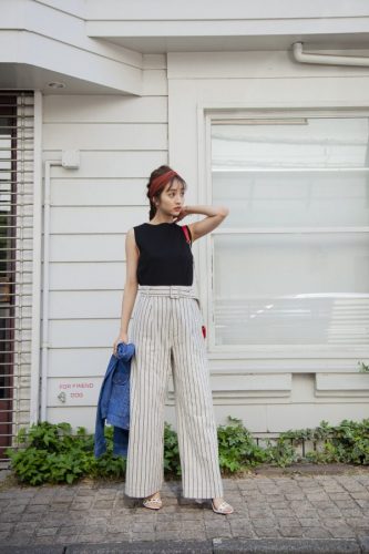 爽やかかつ大人っぽいワントーンストライプ
