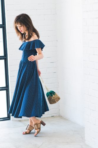 シックな色味なら総柄でも大人っぽい♡