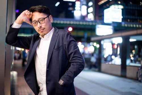 疲れる男