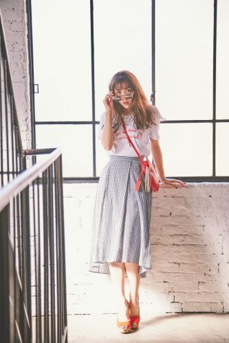 華やかな赤をプラスして、ガーリーに