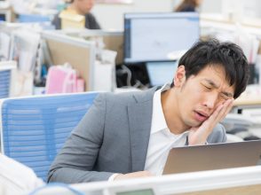 疲れているサラリーマン