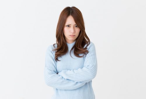 怒る女性