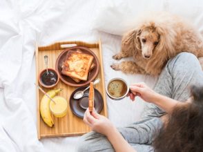 ベッドで朝ごはん