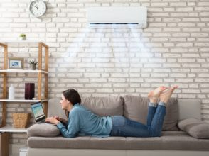 エアコンの涼しい部屋