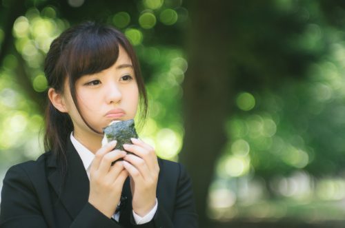 落ち込む女性