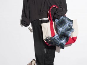 奥行きのあるALLブラックコーデでこなれ感をアピール