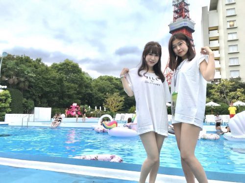 プール、ナイトプール、水着、水着スナップ、ビキニ、Tシャツ
