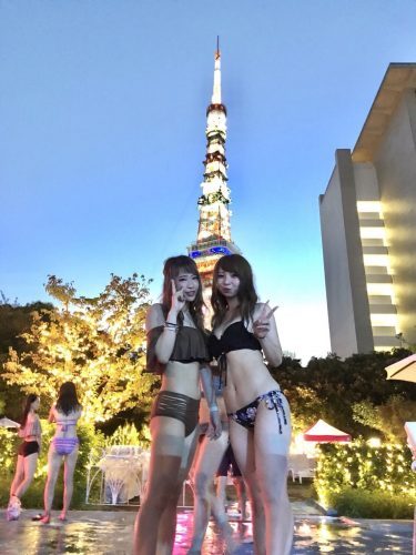 プール、ナイトプール、水着、水着スナップ、ビキニ、黒