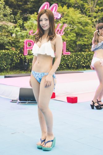 プール、ナイトプール、水着、水着スナップ、ビキニ、フリル、水色