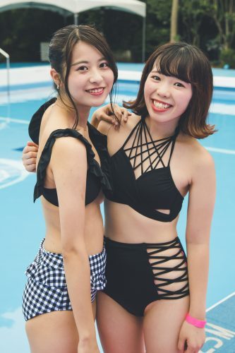 プール、ナイトプール、水着、水着スナップ、ビキニ、ハイウエスト、黒、編み込み
