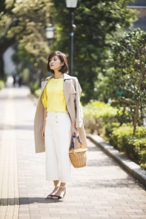 爽やかで清潔感のあるイエローの差し色できれいめに