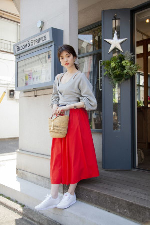大人カジュアルはスニーカーでハズすのがコツ♡