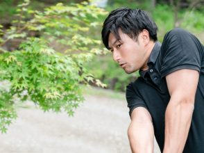 スポーツをするイケメン