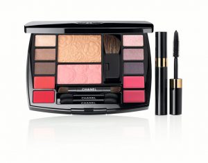CHANEL - 伊勢丹限定 希少なコスメポーチ 赤 メイクアップバッグ