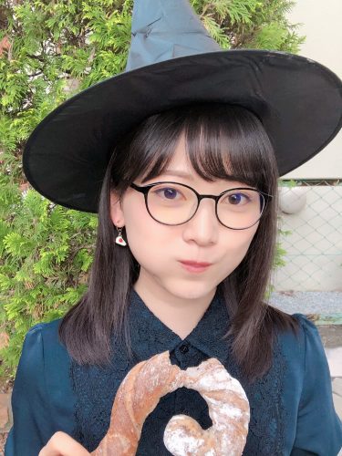 南雲穂波 as 魔女