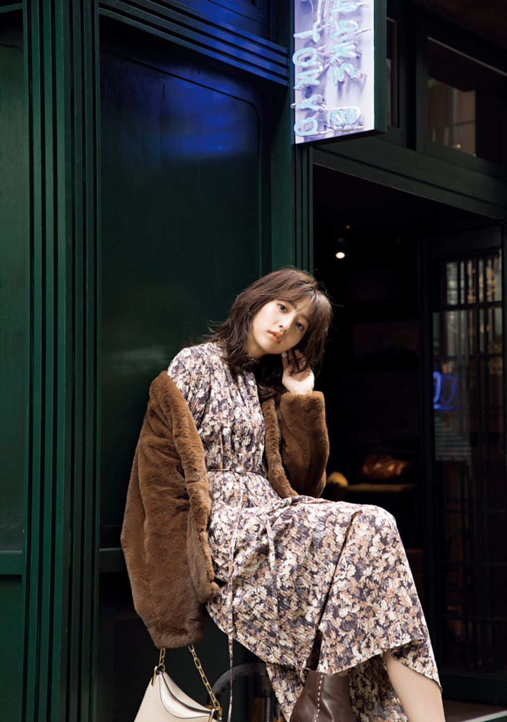 小花柄ワンピ×ブラウンファーのコーデ,堀田茜,今日のコーデ