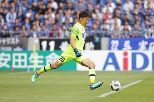 正確なキックも併せ持つ権田修一選手（サガン鳥栖）