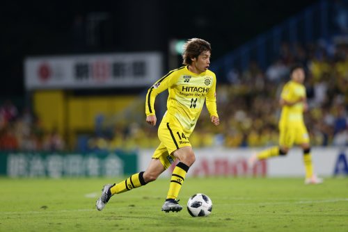 スピードに乗ったドリブルが武器の伊東 純也選手（柏レイソル）