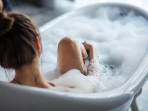 女子の裏側がスゴイ。合宿や大人数の旅行で起こる「すっぴん詐欺戦争」が壮絶!