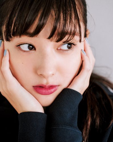 ■青みカラーの「ぼかしリップ」メイク