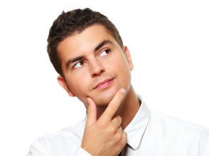 考える男性
