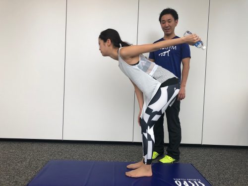 ペットボトルで二の腕痩せ！キックバック