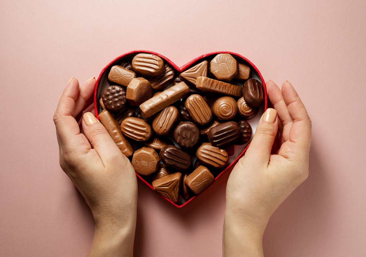 バレンタインの本命チョコの見分け方！渡すタイミングや値段差など特徴