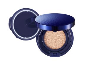 雪肌精 MYVウォータリーリキッドクッション 5,800円（税抜・編集部調べ）