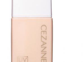 右：セザンヌ化粧品 ロングキープファンデーション [SPF50+・PA++++] 全3色 ¥ 680(4月22日発売) 左：井田ラボラトリーズ キャンメイク クリーミーファンデーションスティック[SPF50+・PA++++] 全2色 ¥900(4月1日限定発売)