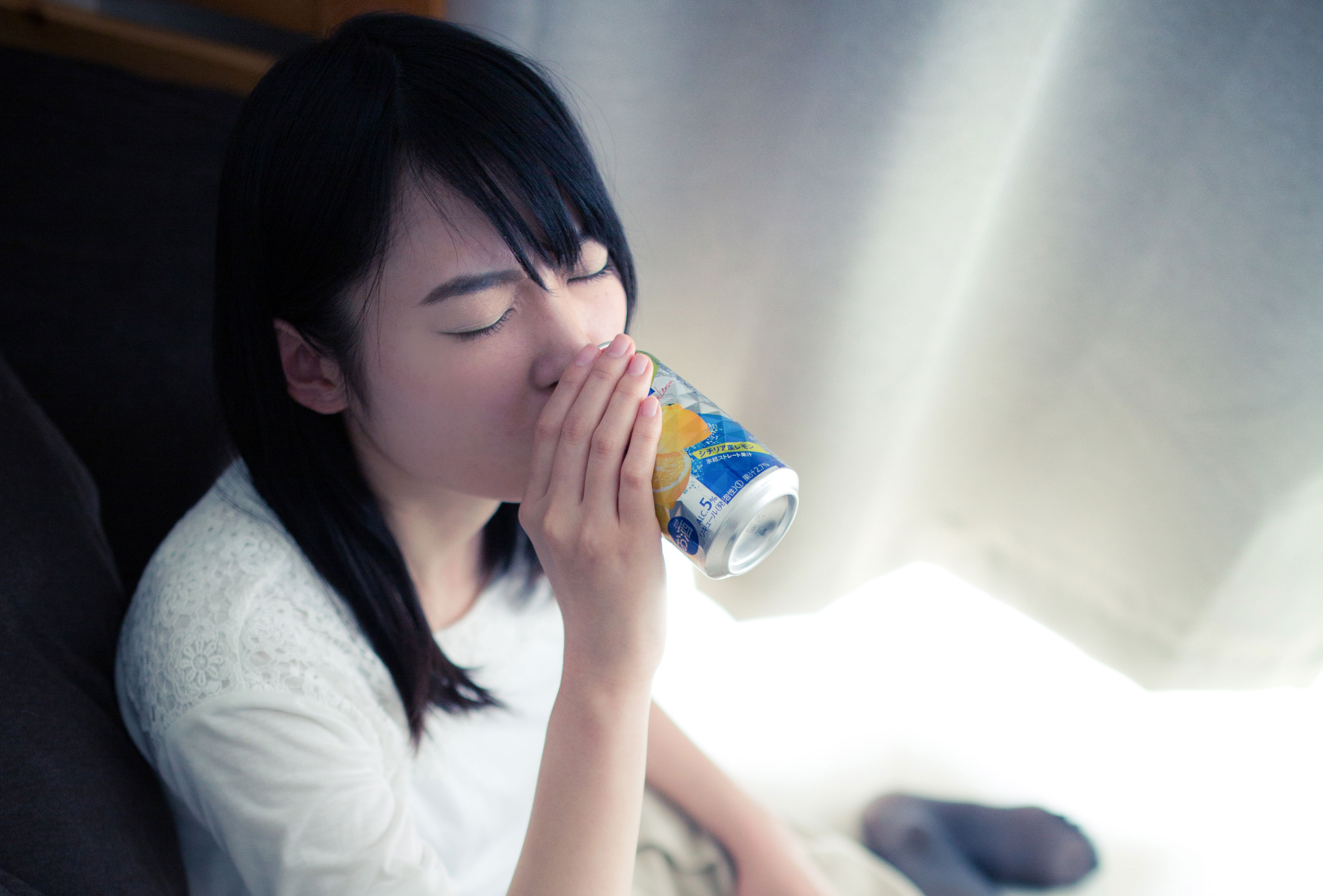女性