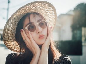 堀田茜の私服コーデ、バッグ