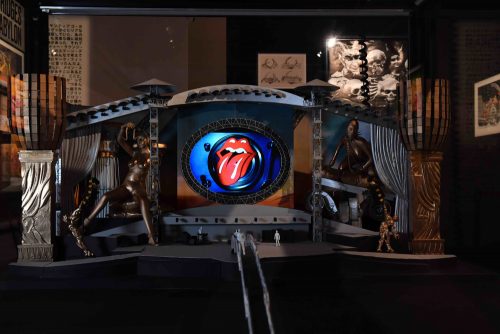 「ブリッジ・トゥ・バビロン・ツアー」ステージ模型