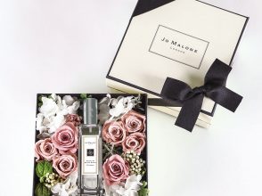 ローズフラワー BOX(サイズW13.6cm×H6.6cm)+好みのコロン 30ml 13,000円(税抜)