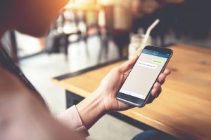 気になる彼にLINEでアプローチ！相手タイプ別「恋の落とし文句」診断