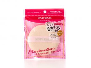 ロージーローザ マシュマロスムースタッチパフ450円(税抜・編集部調べ)